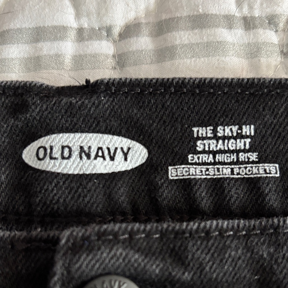 Old Navy Sky-Hi Straight Jeans in Black, 18.